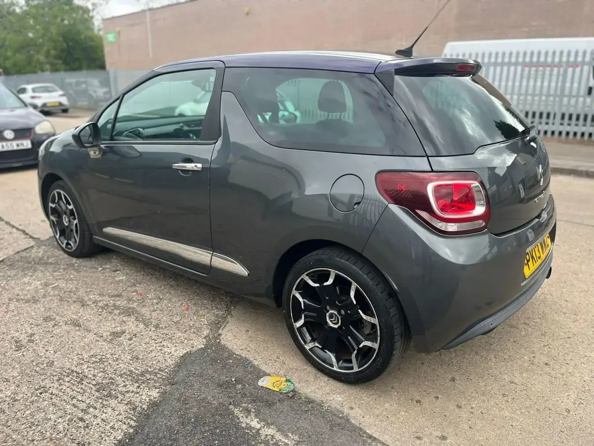 Usado Citroën DS3 2013 Cinzento Citadino
