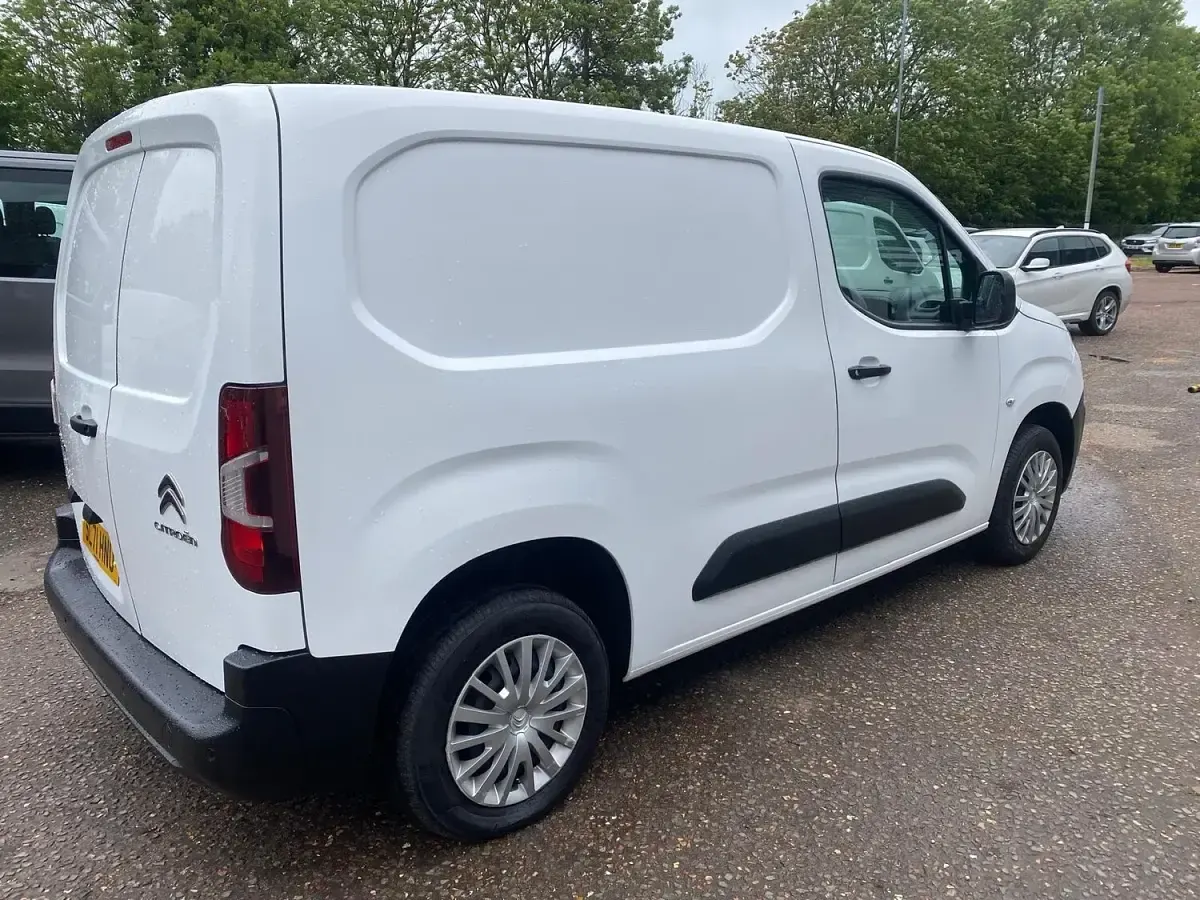 Usado Citroën Berlingo 2021 Branco Monovolume
