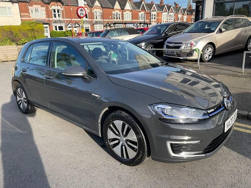 Begagnad VW e-Golf 99 kW (135 HK) 2020 Grå Halvkombi