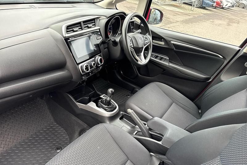 Used Honda Jazz SE 102 HP (75 kW) 2018 Milano red Hatchback