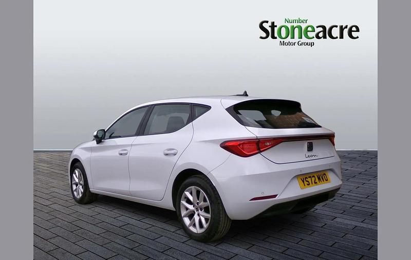 Used Seat Leon SE 110 HP (80 kW) 2022 White Hatchback