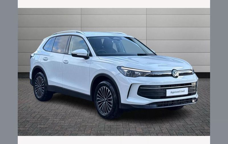 White Used 2024 VW Tiguan Match SUV | £29,990 (Fair price) - Image 1/4