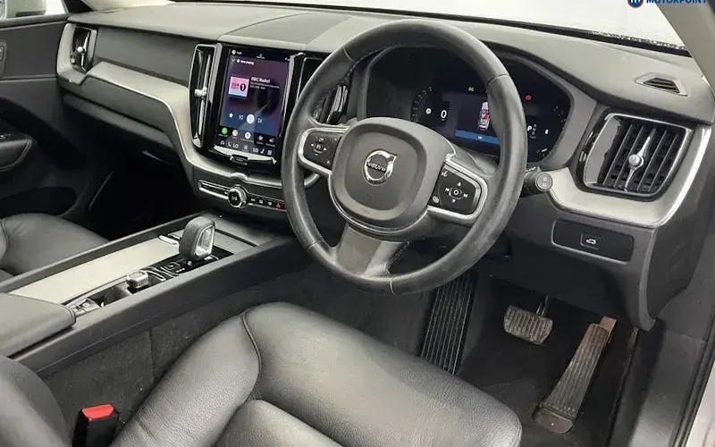Used Volvo XC60 Core 250 HP (183 kW) 2022 Silver SUV