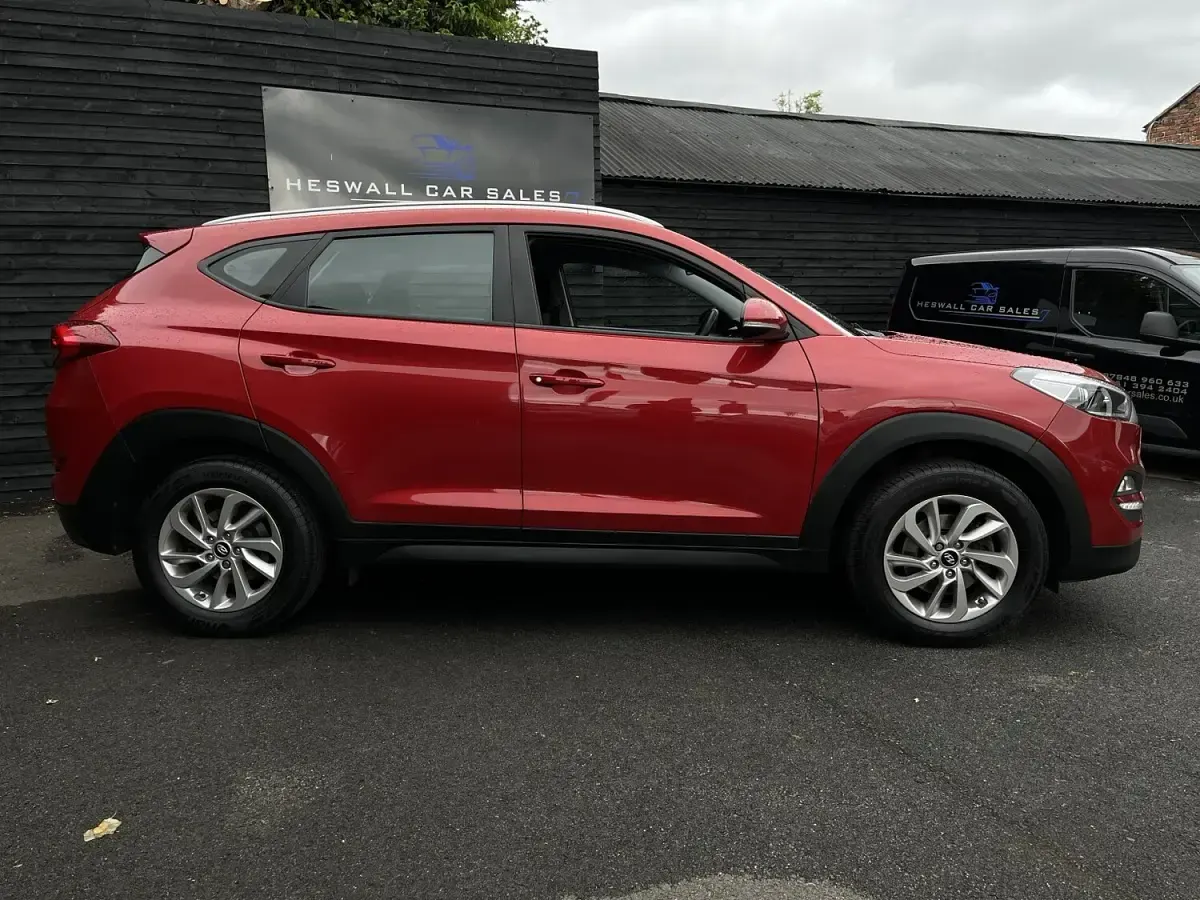 Used Hyundai Tucson SE 177 HP (130 kW) 2017 Red SUV