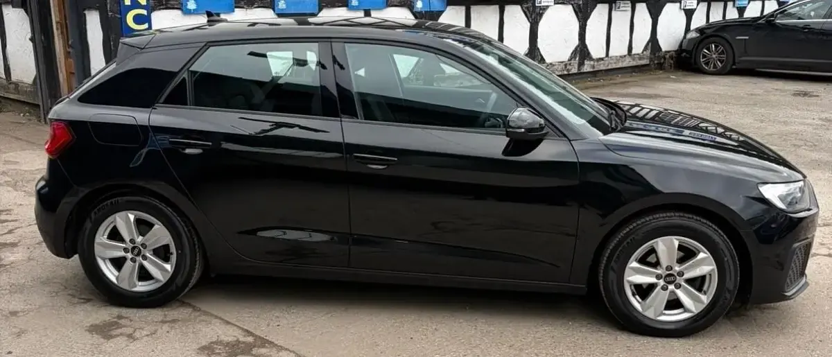 Usado Audi A1 Sportback Design 95 HP (69 kW) 2022 Preto Citadino