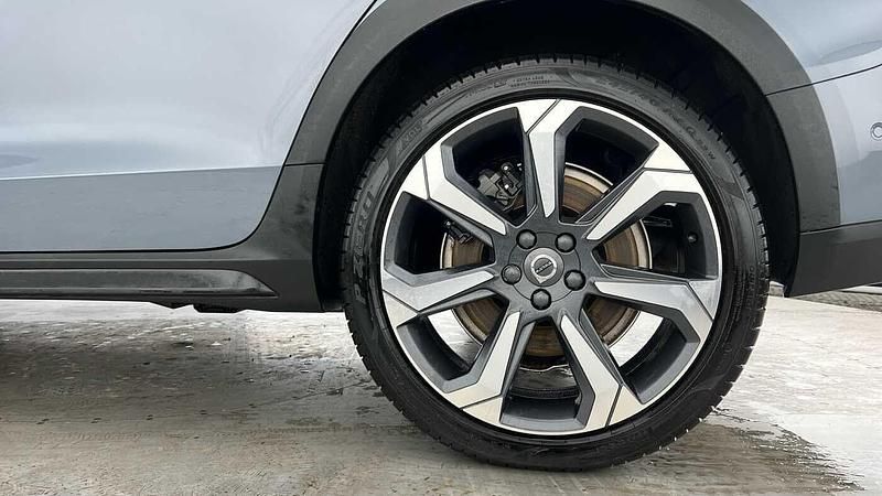 Used Volvo V60 CC Ultimate 2023 Grey Estate