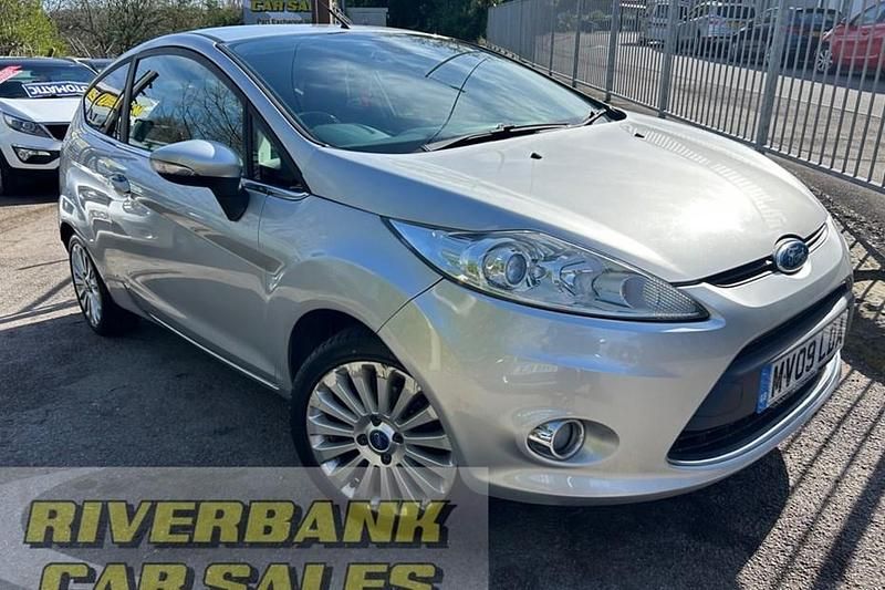 Used Ford Fiesta Titanium 96 HP (70 kW) 2009 Silver Hatchback
