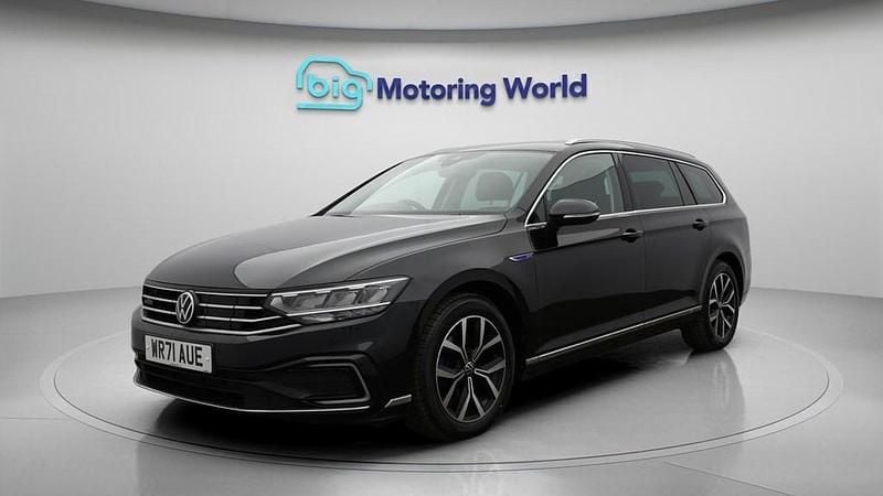 Used VW Passat GTE 218 HP (160 kW) 2021 Black Estate