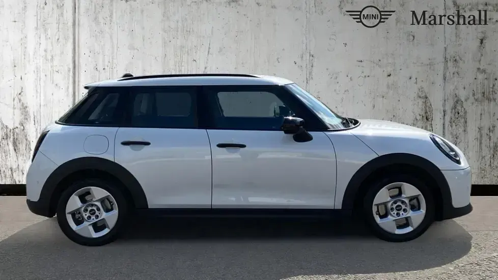 Usado Mini Cooper Classic 114 kW (156 HP) 2025 Branco Citadino