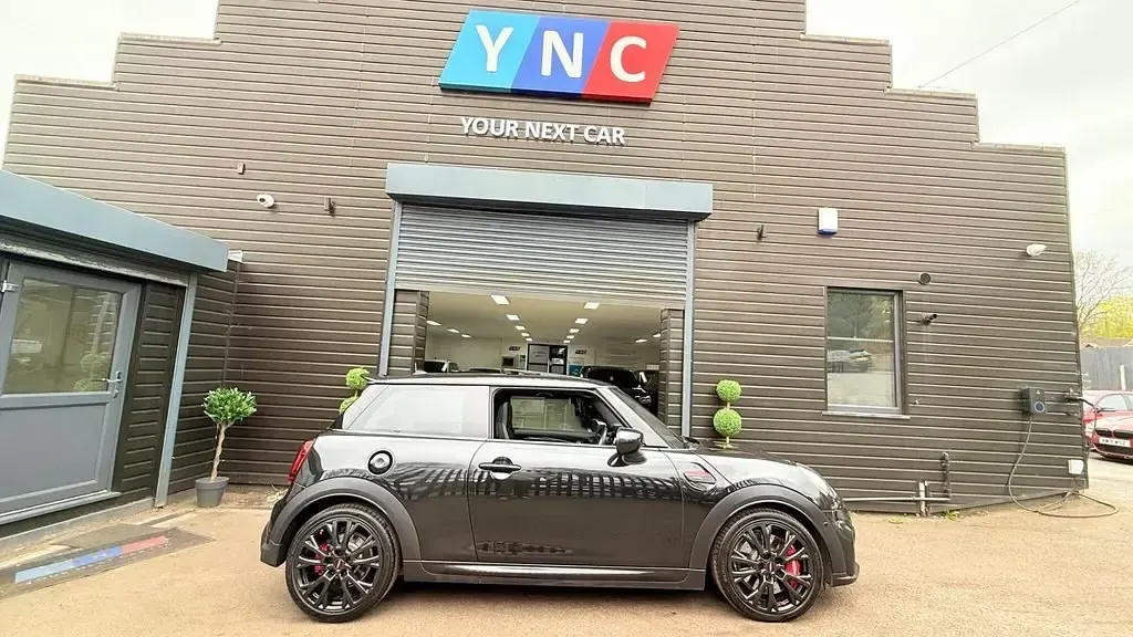 Begagnad Mini John Cooper Works Hatch 2023 Svart Halvkombi