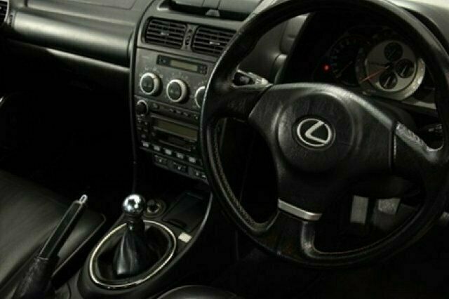 Used Lexus IS200 153 HP (112 kW) 2004 Sedan