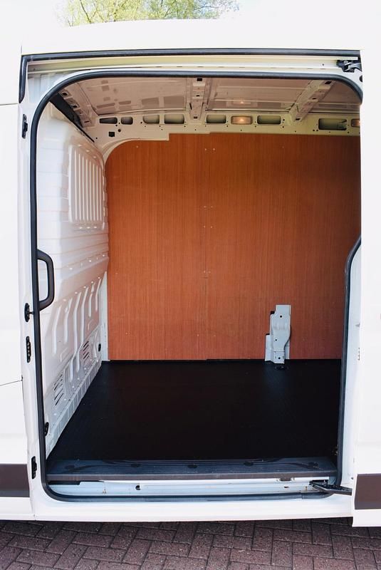 Image 3/4