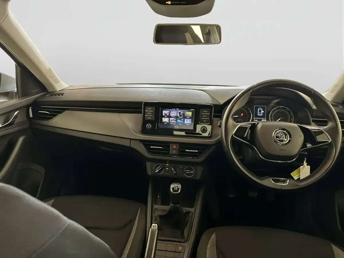 Usado Skoda Kamiq 95 HP (69 kW) 2021 Prateado SUV