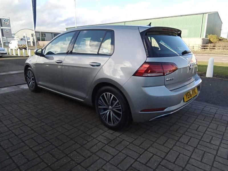 Used VW Golf VII SE 130 HP (95 kW) 2018 Silver Hatchback
