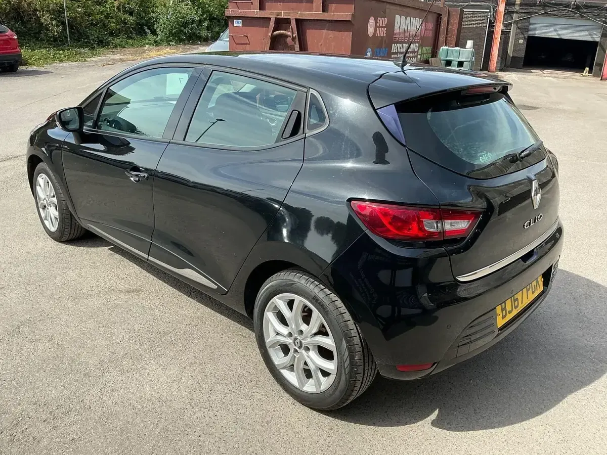 Used Renault Clio Dynamique 88 HP (64 kW) 2017 Black Hatchback