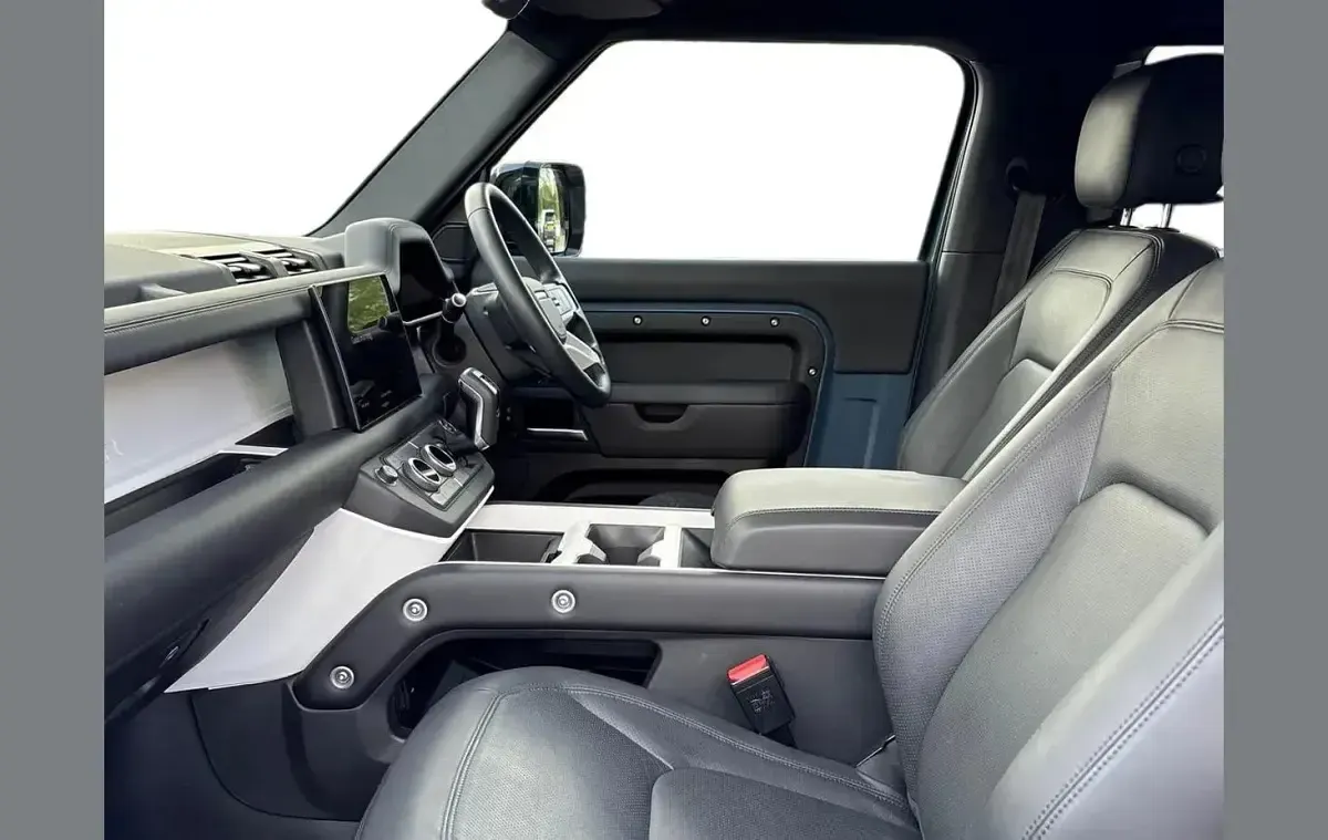 Used Land Rover Defender HSE Dynamic 245 HP (180 kW) 2025 Blue SUV