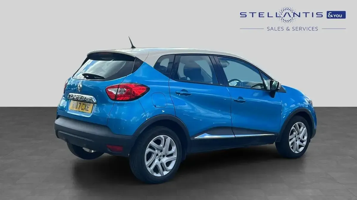 Used Renault Captur Dynamique 89 HP (65 kW) 2017 Blue SUV