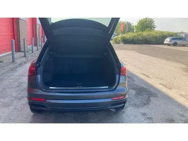 Używany Audi Q3 S-Line 150 KM (110 kW) 2021 Szary SUV