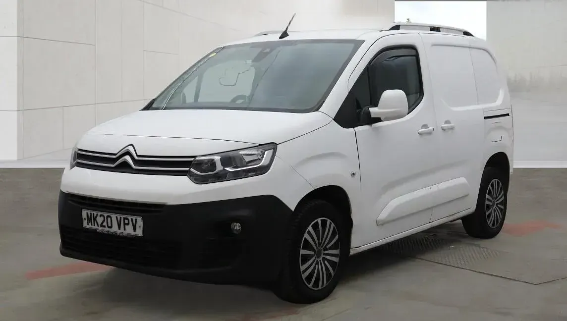 Used Citroën Berlingo Start 100 HP (73 kW) 2020 White MPV