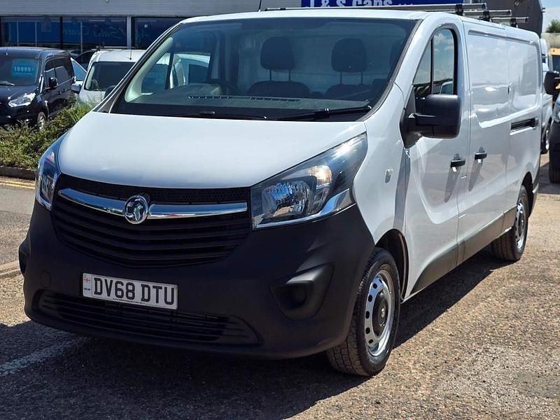 Used Vauxhall Vivaro 120 HP (88 kW) 2018 White MPV