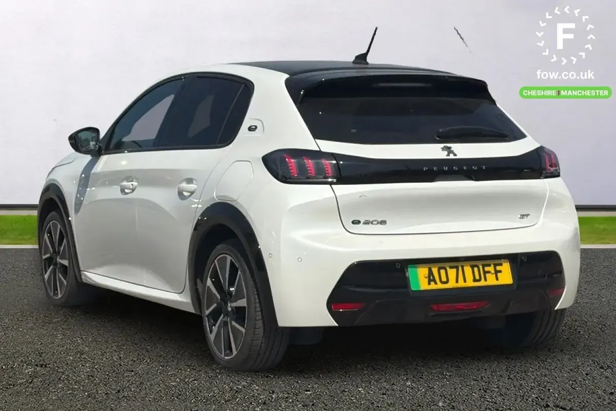 Used Peugeot e-208 Premium 100 kW (136 HP) 2021 White Hatchback