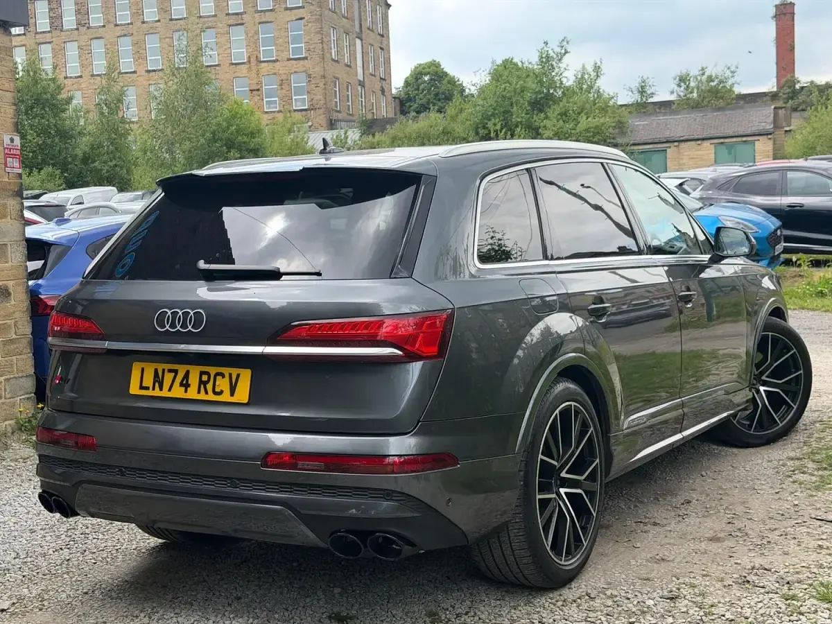 Used Audi Q7 S-Line 231 HP (169 kW) 2024 Grey SUV