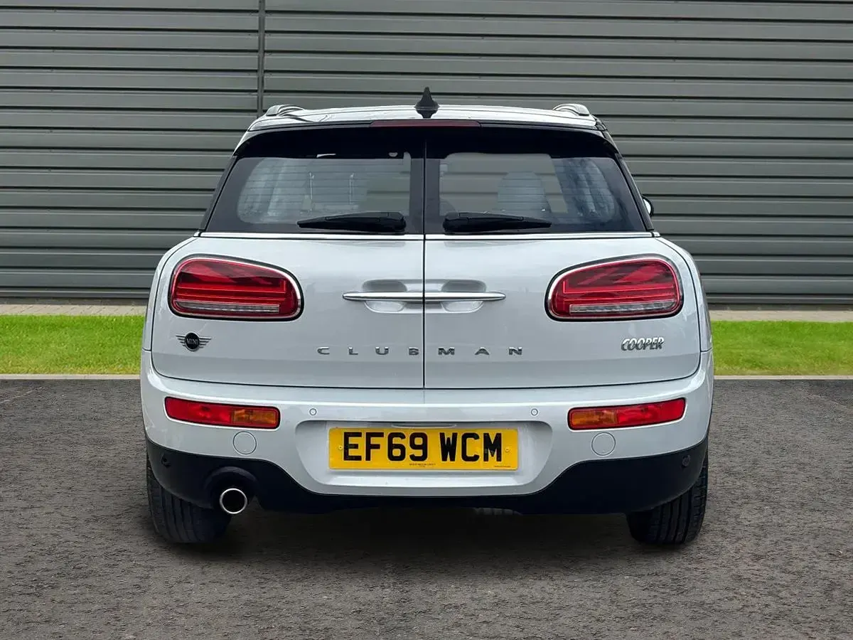 Usado Mini Cooper Clubman Classic 136 CV (100 kW) 2020 Plateado Familiar