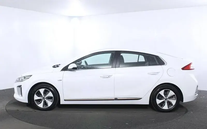 Used Hyundai Ioniq Premium 88 kW (120 HP) 2019 White Hatchback