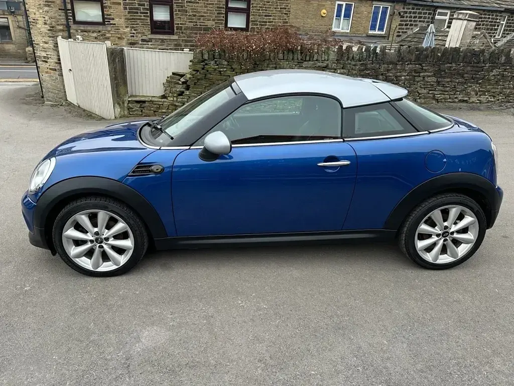 Begagnad Mini Cooper Coupé 121 HK (88 kW) 2012 Blå Sportkupé