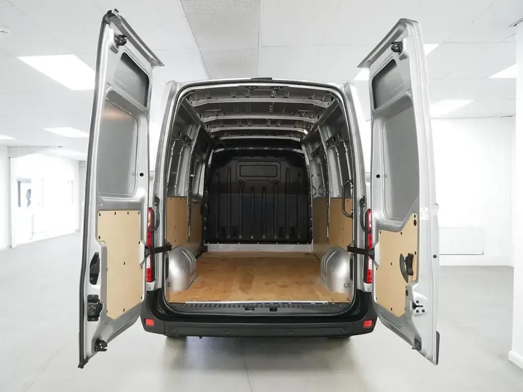 Used Renault Master 135 HP (99 kW) 2023 Grey MPV