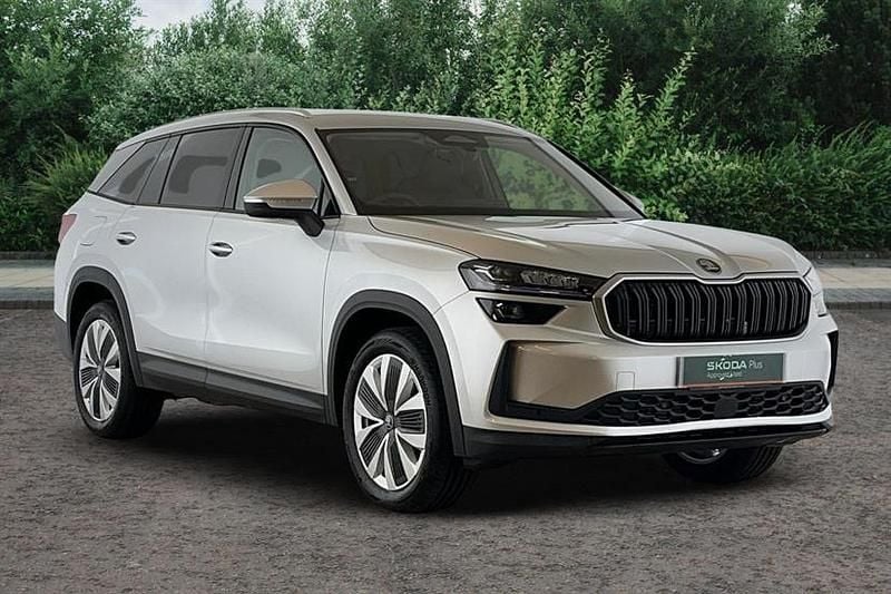Smokey silver New 2025 Skoda Kodiaq SE L SUV | £35,890 (Fair price) - Image 1/3