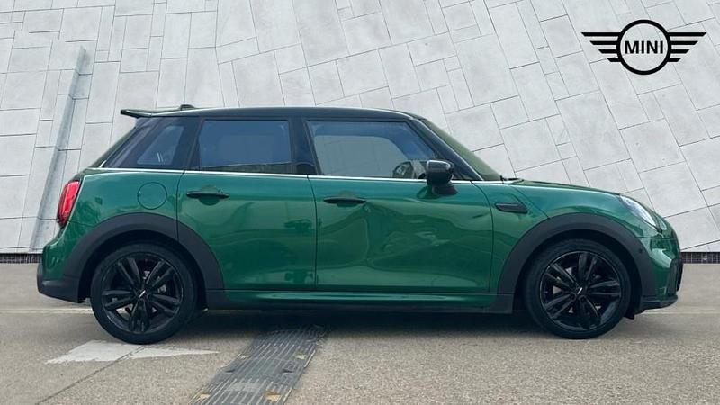 Usado Mini Cooper Hatch 134 CV (98 kW) 2022 Verde Utilitario