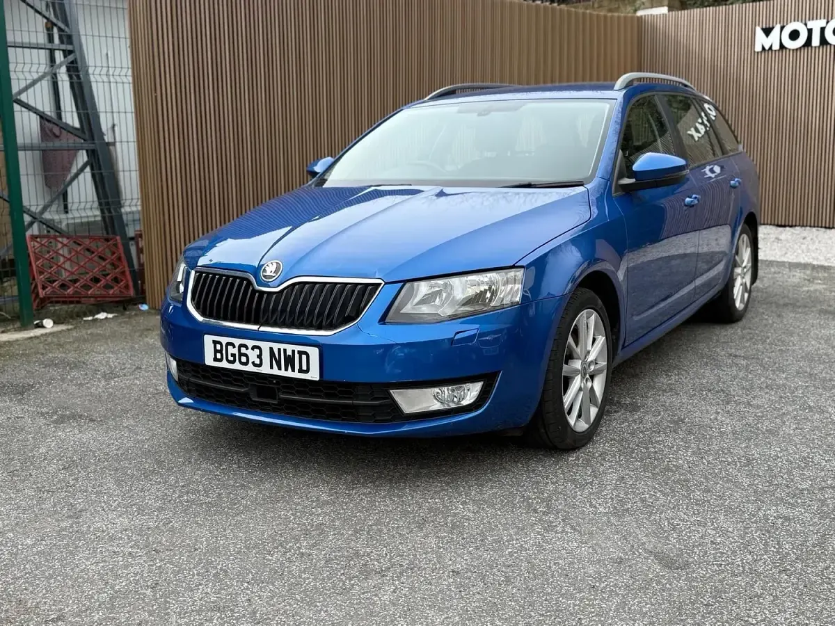 Used Skoda Octavia Elegance 105 HP (77 kW) 2013 Blue Estate