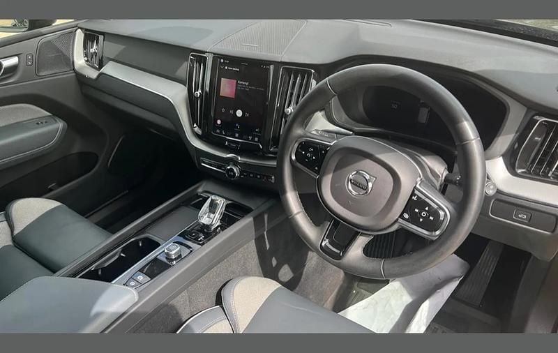 Usado Volvo XC60 Plus 250 HP (183 kW) 2023 Preto SUV