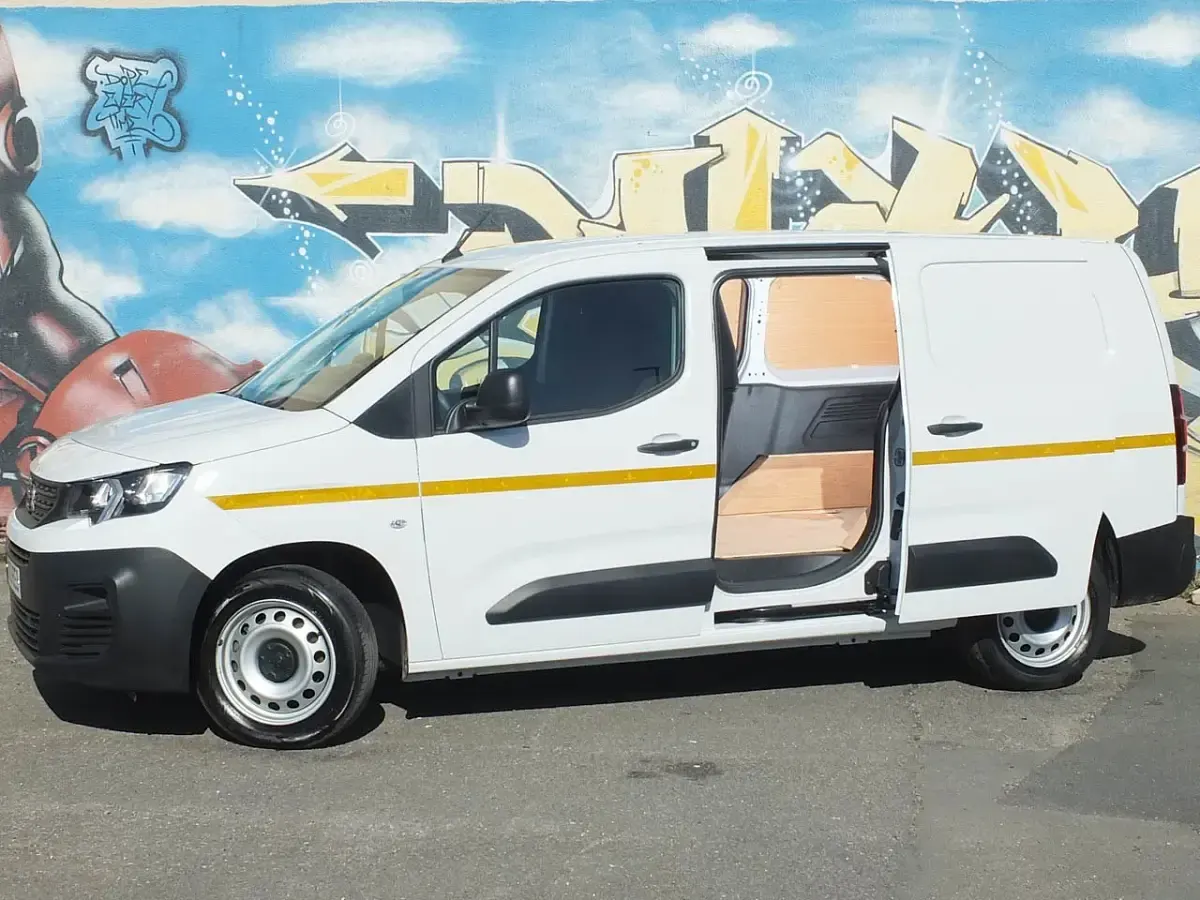 Used Peugeot Partner Premium 100 HP (73 kW) 2023 White MPV