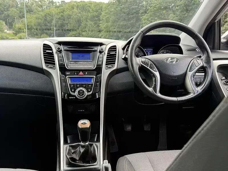 Used Hyundai i30 Style 100 HP (73 kW) 2012 Silver Hatchback