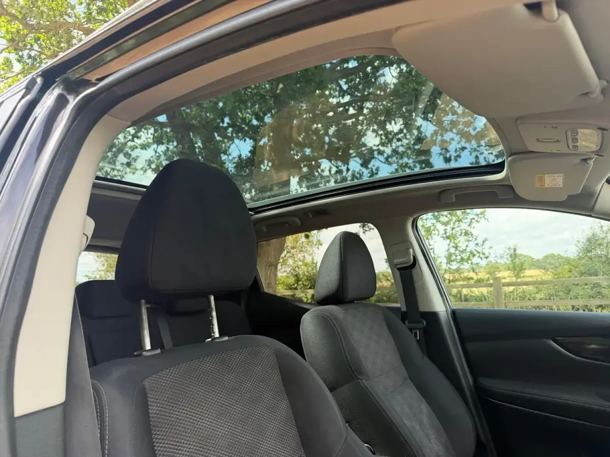 Used Nissan Qashqai N-Connecta 110 HP (80 kW) 2016 Black SUV