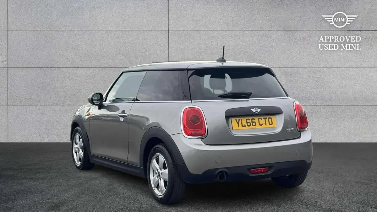 Usado Mini ONE Hatch 101 CV (74 kW) 2016 Plateado Utilitario