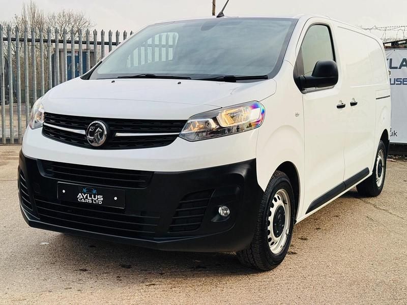 Used Vauxhall Vivaro S 100 HP (73 kW) 2021 White MPV