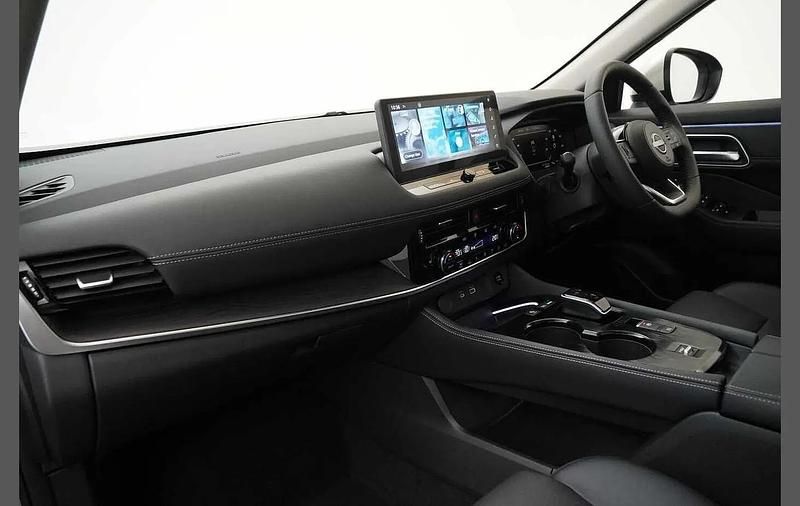 Used Nissan X-Trail Tekna 200 HP (147 kW) 2025 Silver SUV