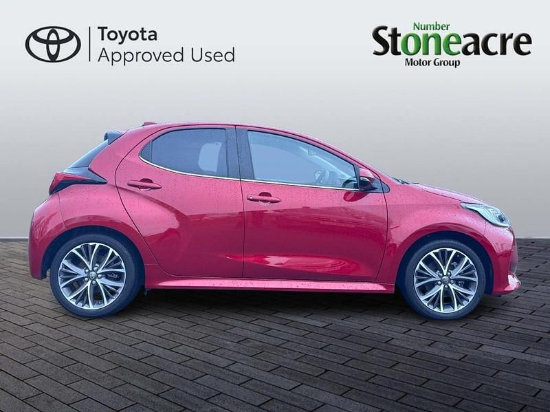 Used Toyota Yaris Hybrid 116 HP (85 kW) 2021 Red Hatchback