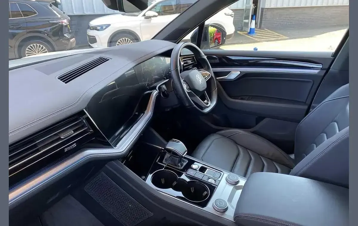 Used VW Touareg Black Edition 286 HP (210 kW) 2021 White SUV