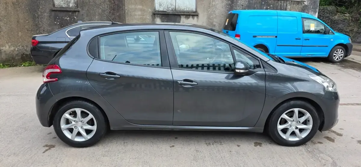 Używany Peugeot 208 Active 2015 Szary Hatchback