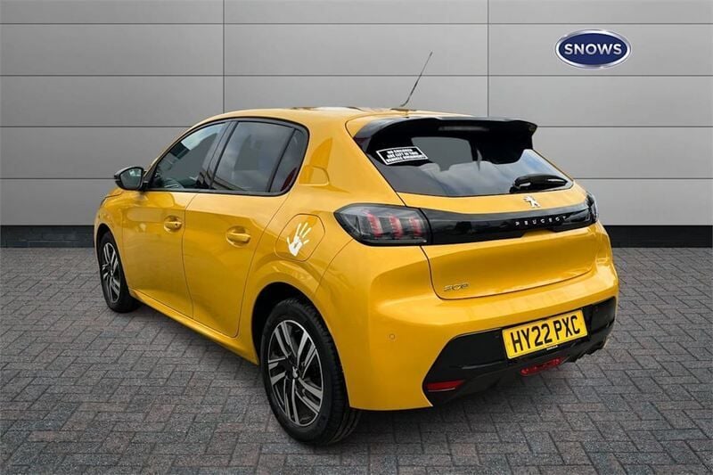 Used Peugeot 208 Allure Premium 102 HP (75 kW) 2022 Yellow Hatchback