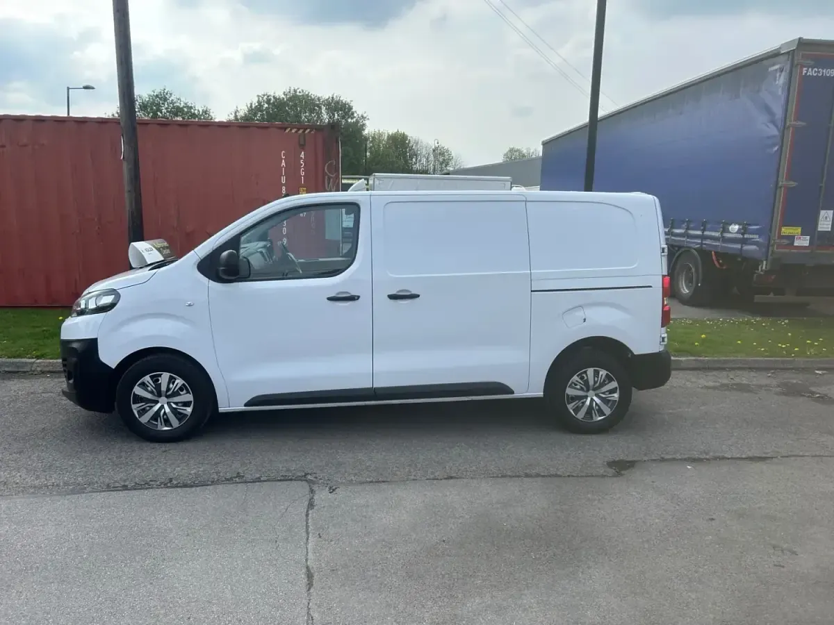 Used Citroën Dispatch 105 HP (77 kW) 2023 White MPV
