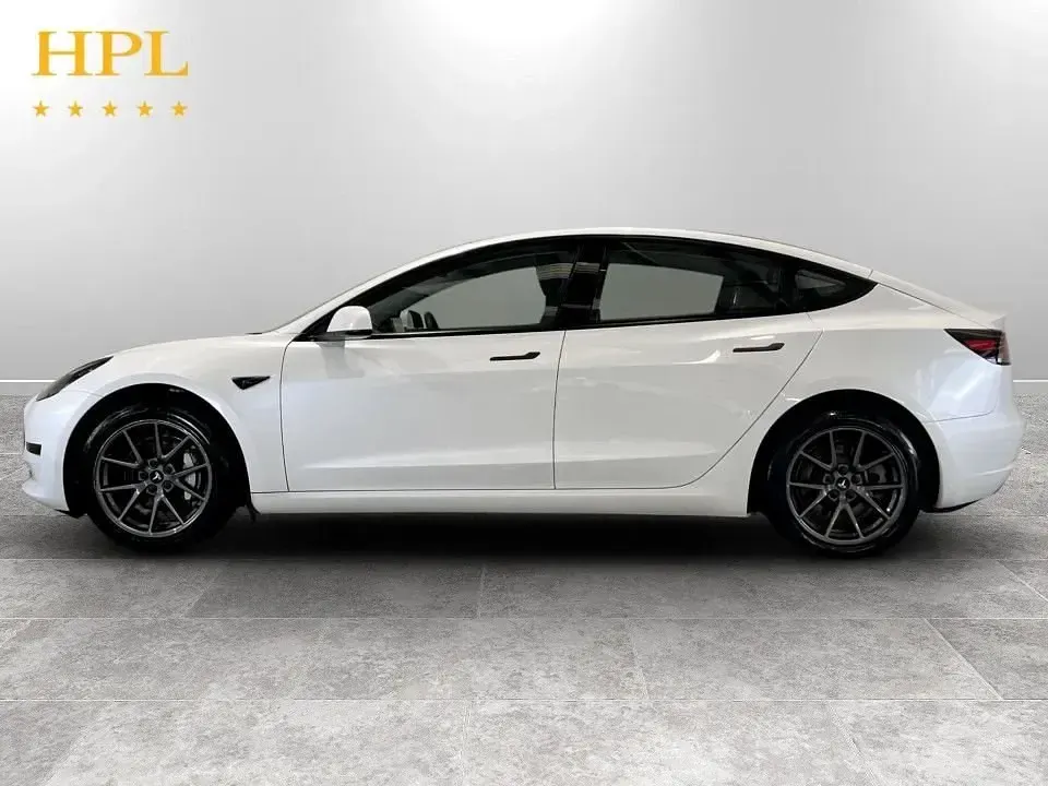 Używany Tesla Model 3 Standard Range 366 kW (498 KM) 2021 Biały Sedan/Limuzyna