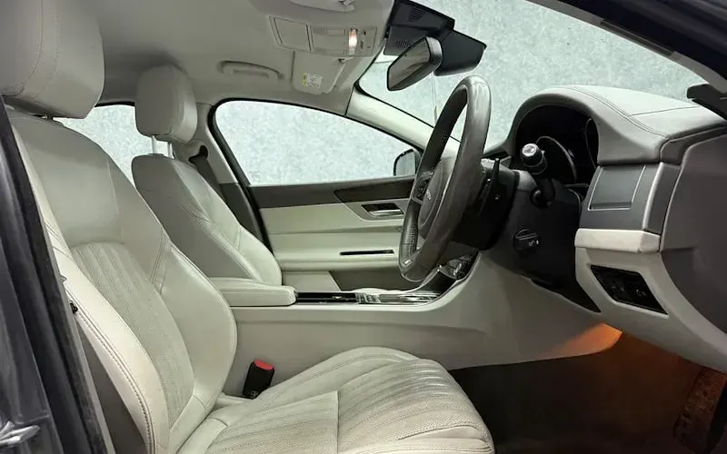 Used Jaguar XF Portfolio 179 HP (131 kW) 2018 Grey Sedan