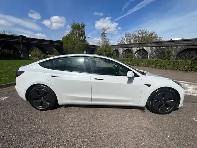 Used Tesla Model 3 Standard Range 239 kW (325 HP) 2020 White Sedan