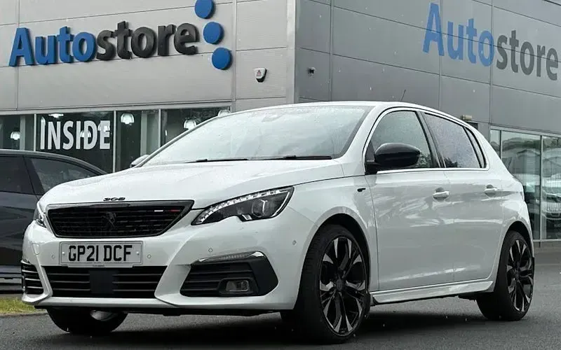 Używany Peugeot 308 Premium 131 KM (96 kW) 2021 Hatchback