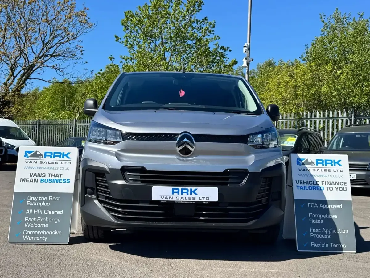 Używany Citroën Dispatch 145 KM (106 kW) 2024 Szary Minivan